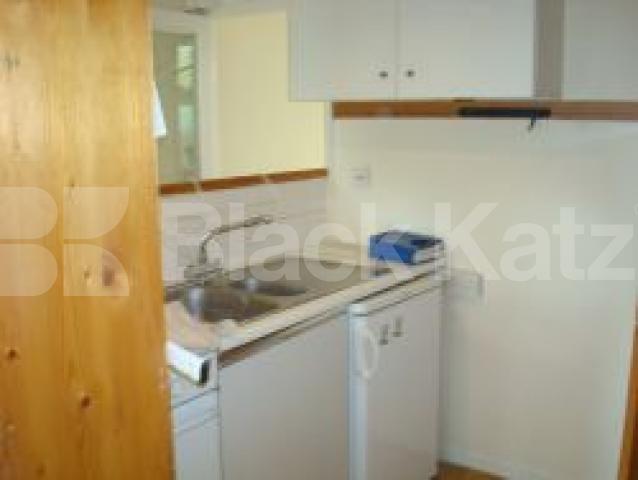 			New Instrction, Studio Apartment, 1 bath, 1 reception Flat			 Warwick Avenue, LITTLE VENICE